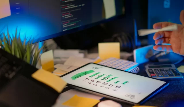 A digital tablet displays a handwritten to-do list, reflecting the organized workflow strategies used by Benefit Managers.